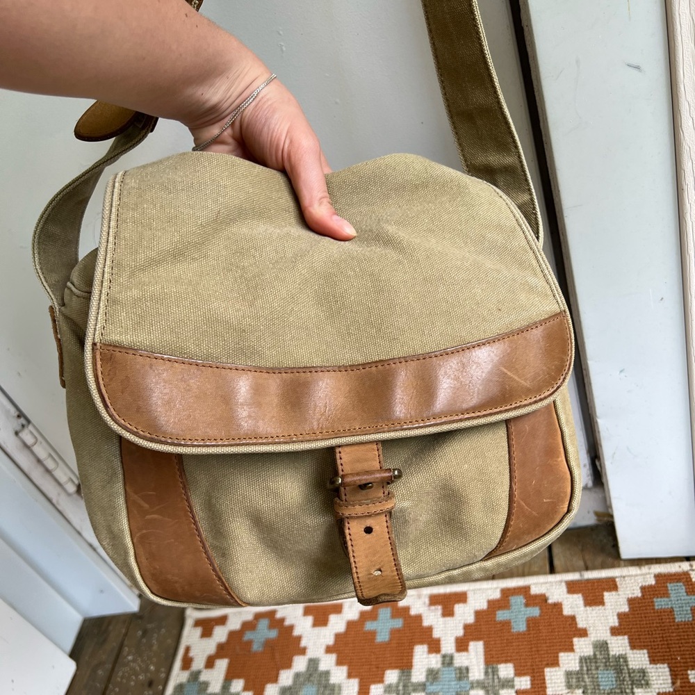 Over the shoulder travel LL Bean
